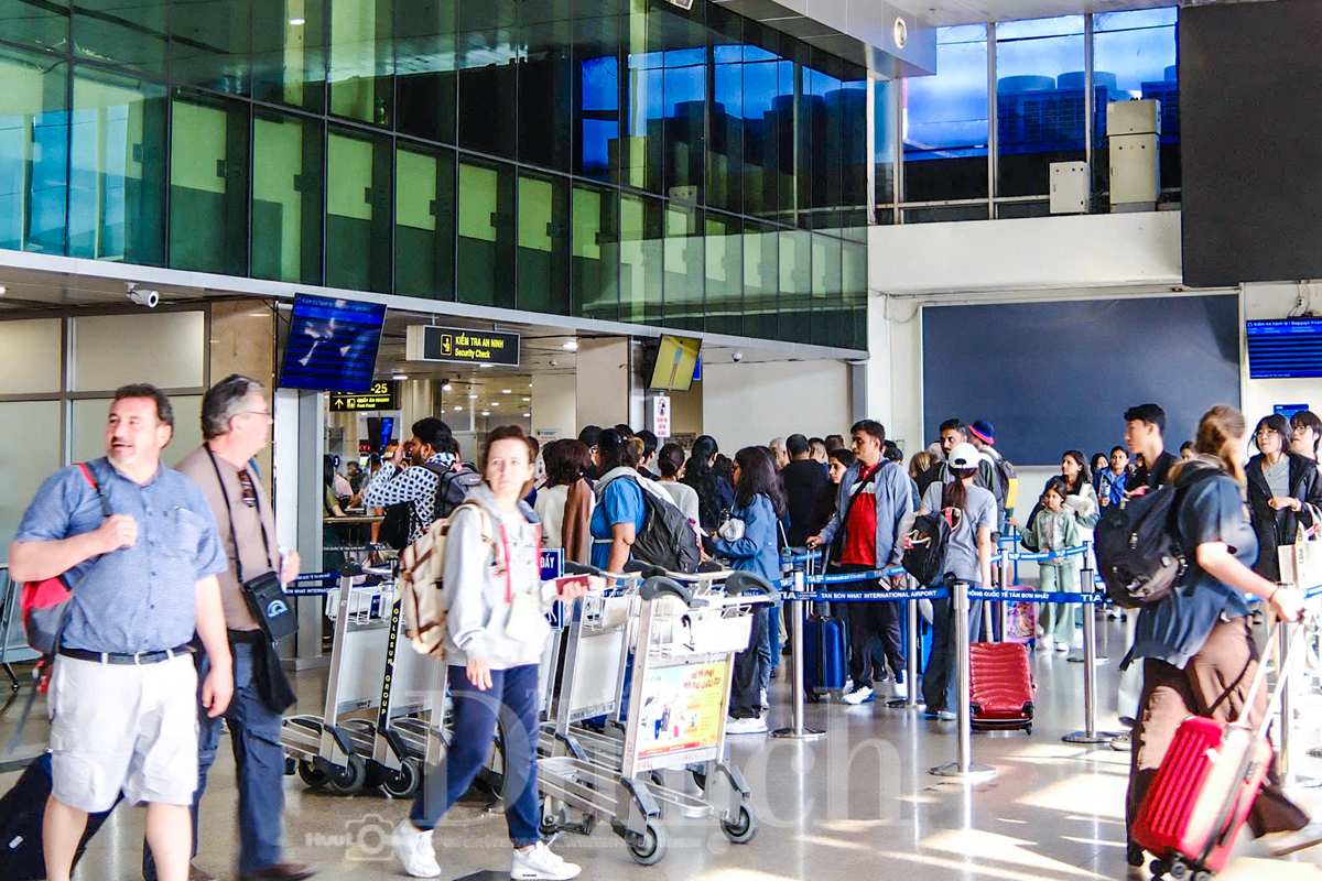 Nhà ga T3 sân bay Tân Sơn Nhất chạm mốc kỷ lục trong ngày cuối kỳ nghỉ lễ - 6