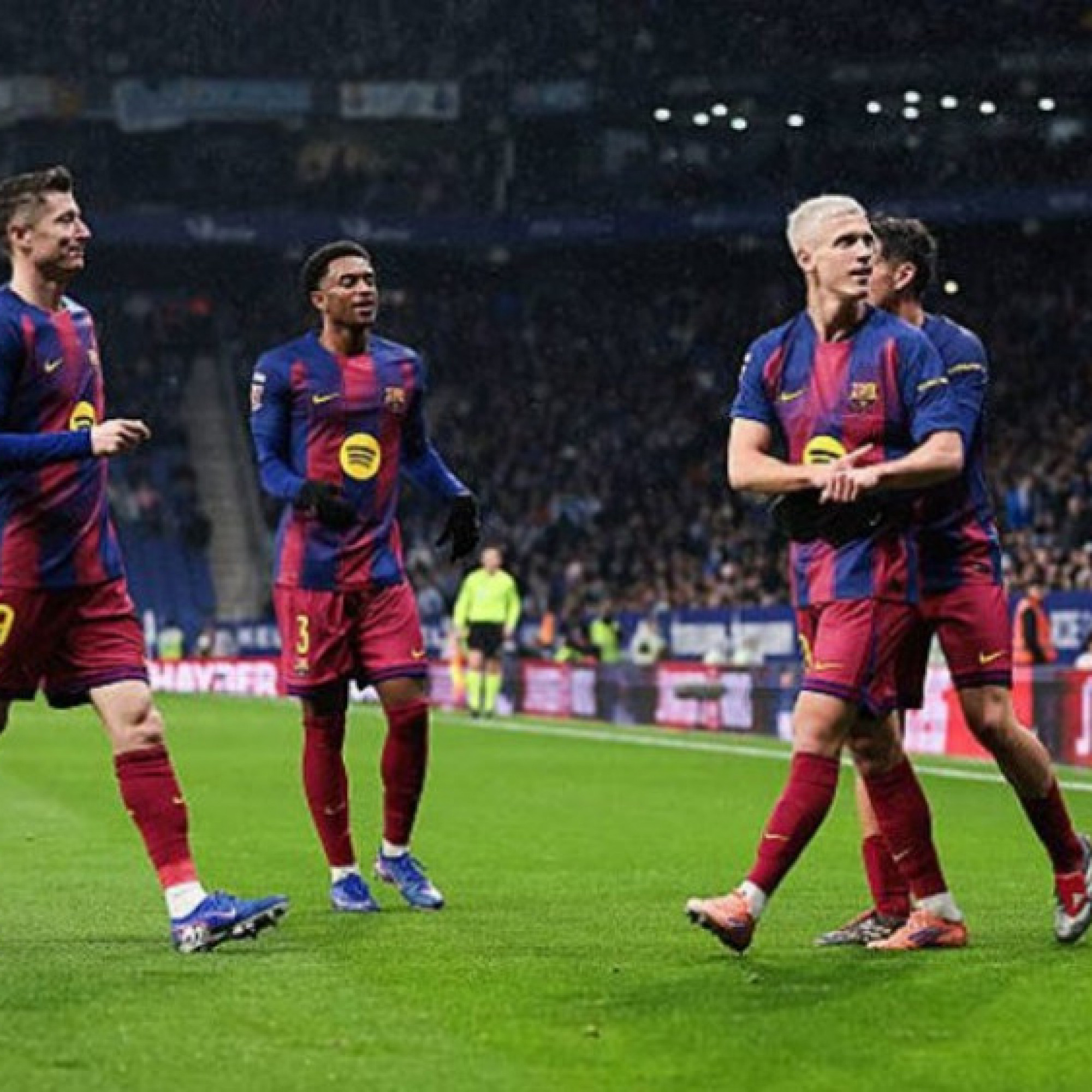  - Nóng bảng xếp hạng La Liga: Barca thắng vất vả derby, tạm hơn Real Madrid mấy điểm?