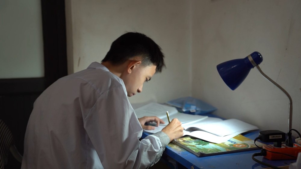 MC Dương Hồng Phúc, Ngọc Hân và Đỗ Kim Phúc xót xa hoàn cảnh cậu bé mắc bệnh thận di truyền, mẹ chạy thận giai đoạn cuối - 3