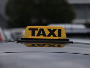 Xử phạt tài xế taxi đánh tráo tiền của du khách ở Nha Trang