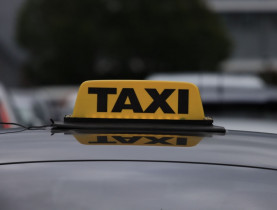 - Xử phạt tài xế taxi đánh tráo tiền của du khách ở Nha Trang