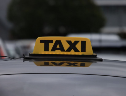  - Xử phạt tài xế taxi đánh tráo tiền của du khách ở Nha Trang