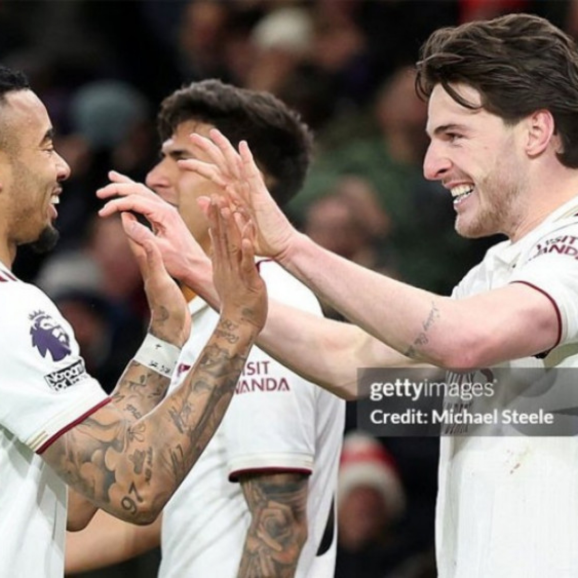  - Arsenal toàn thắng 5 trận ở "chặng Tourmalet" khốc liệt, Ngoại hạng Anh ngả mũ