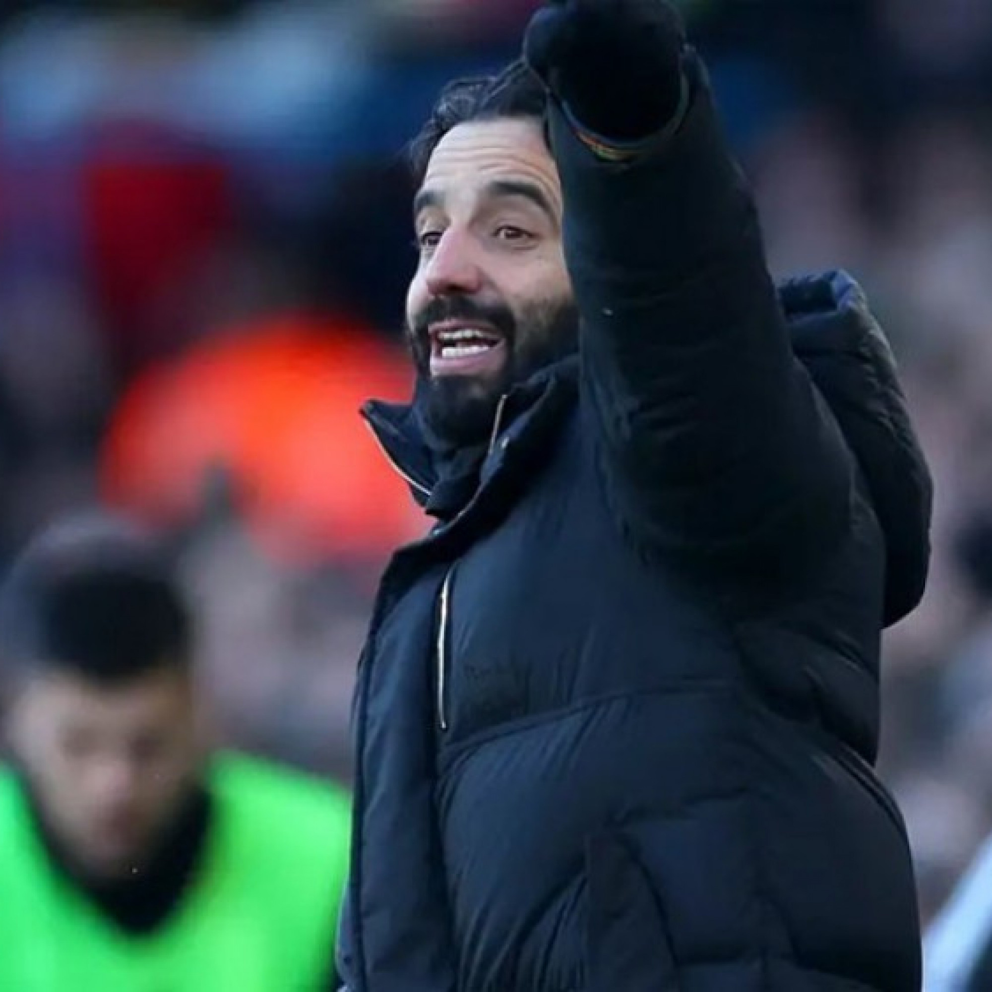  - Tin mới nhất bóng đá chiều 5/1: Con trai của Scholes chê Amorim vô dụng