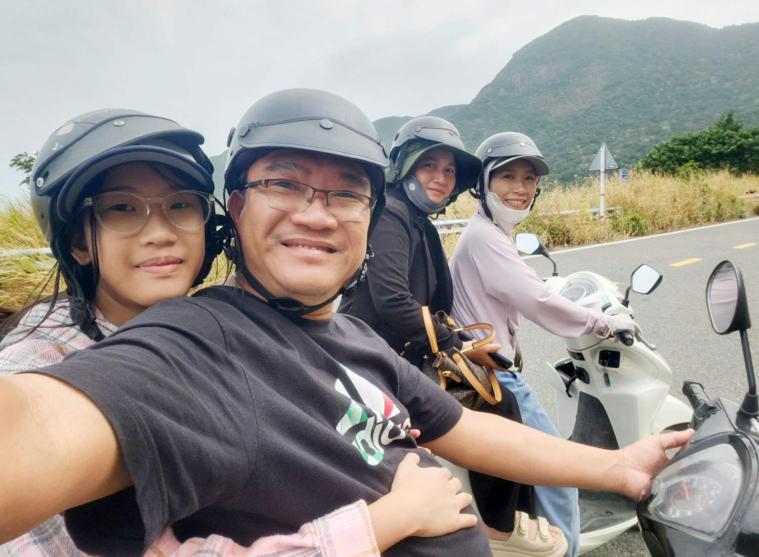 Chạy quanh Côn Đảo ngắm hoa anh đào và săn máy bay tại Bãi Đầm Trầu - 3