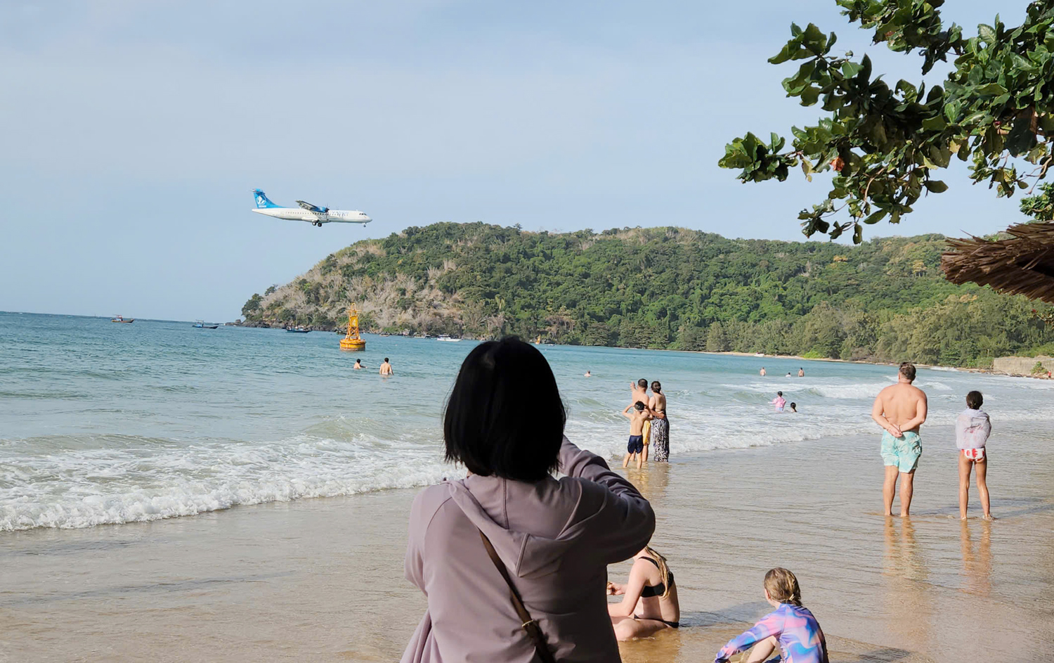Chạy quanh Côn Đảo ngắm hoa anh đào và săn máy bay tại Bãi Đầm Trầu - 8