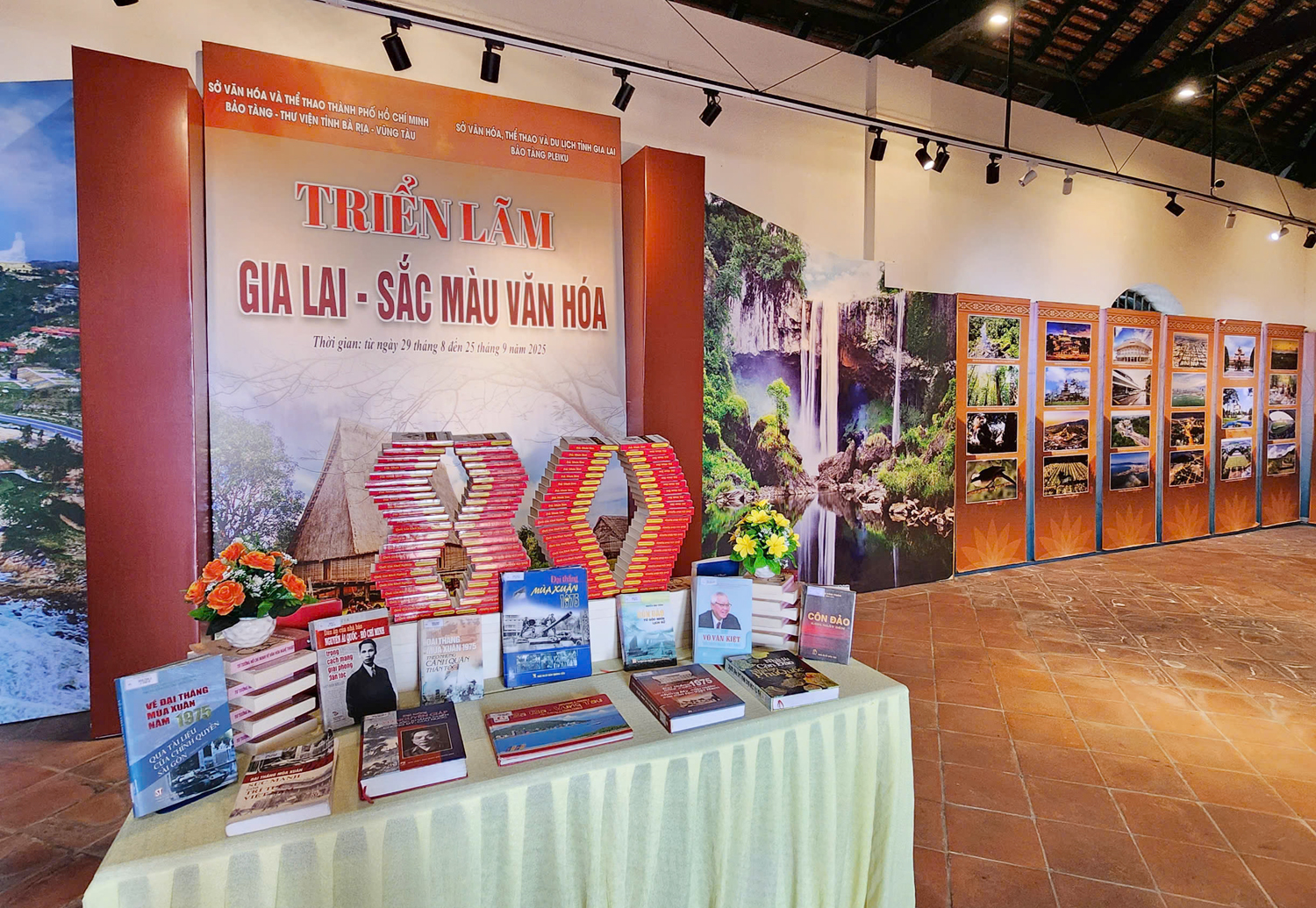 Chạy quanh Côn Đảo ngắm hoa anh đào và săn máy bay tại Bãi Đầm Trầu - 19