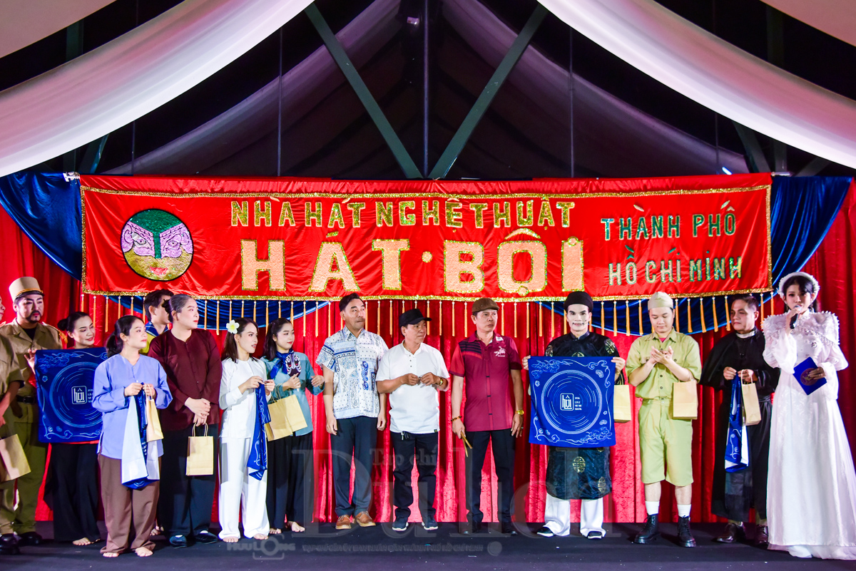 Qua cồn xem tuồng cổ: Giữ hồn di sản bằng không gian sáng tạo - 15