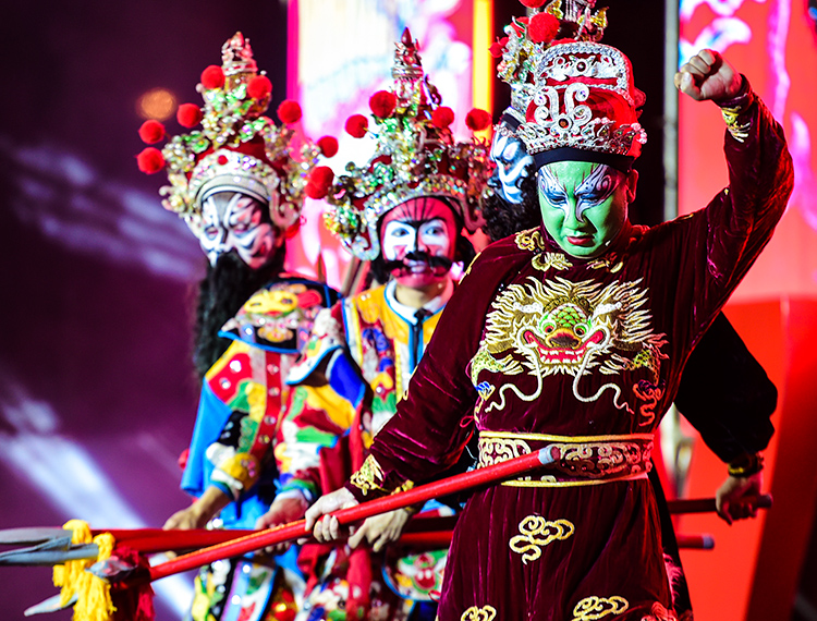 Qua cồn xem tuồng cổ: Giữ hồn di sản bằng không gian sáng tạo