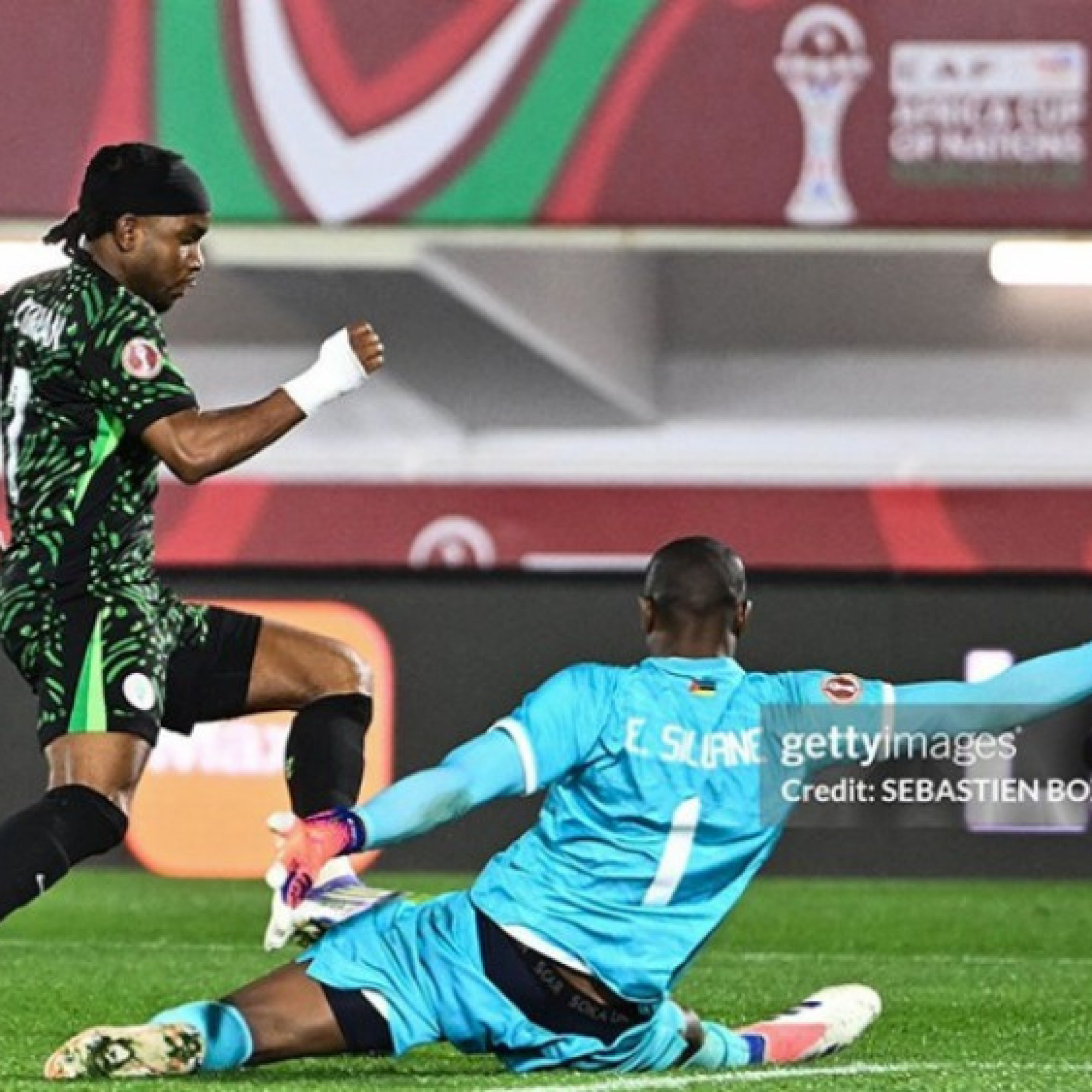  - Video bóng đá Nigeria - Mozambique: Cú đúp Osimhen, thẳng tiến vào tứ kết (CAN Cup)