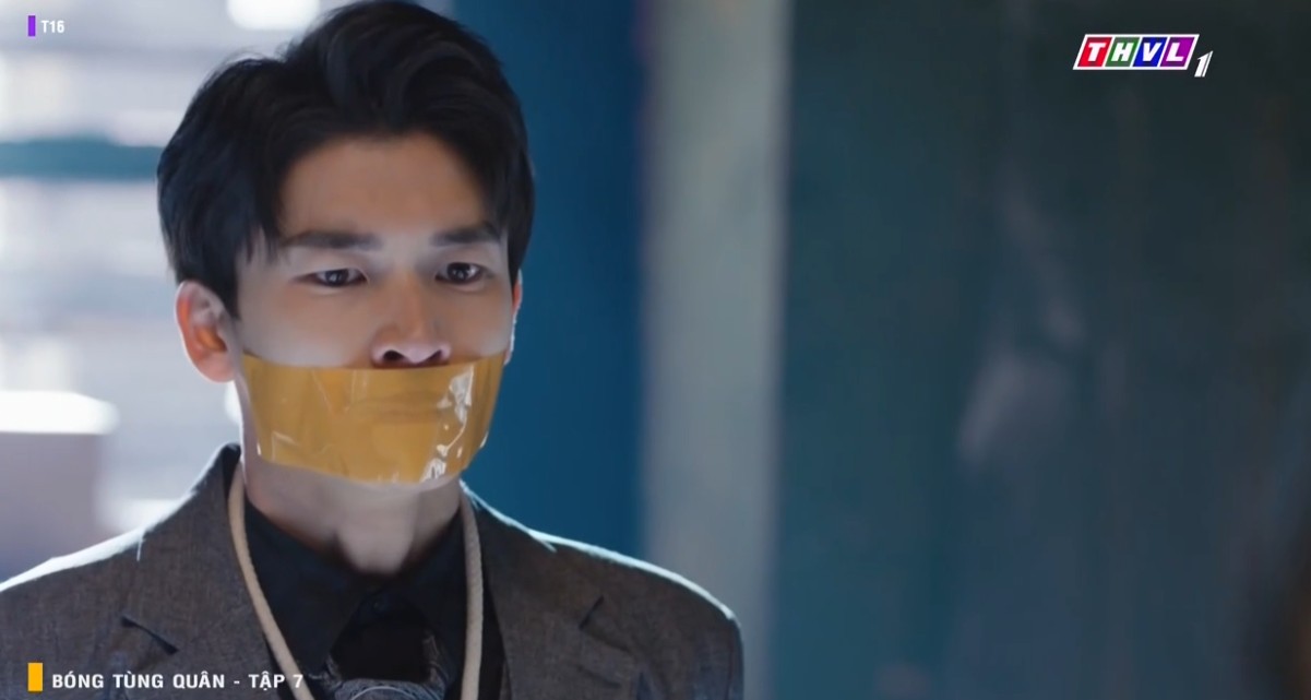 Phim “Bóng tùng quân”: Ngụy Lam bị bắt cóc, chủ tịch Nhuận Thế phải ký giấy chuyển nhượng để cứu con trai - 5