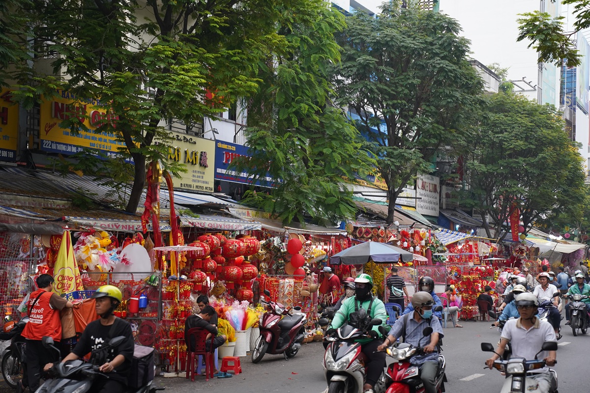 pho hai thuong lan ong ruc ro sac tet binh ngo 2026 - 1