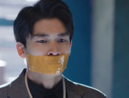 Phim “Bóng tùng quân”: Ngụy Lam bị bắt cóc, chủ tịch Nhuận Thế phải ký giấy chuyển nhượng để cứu con trai