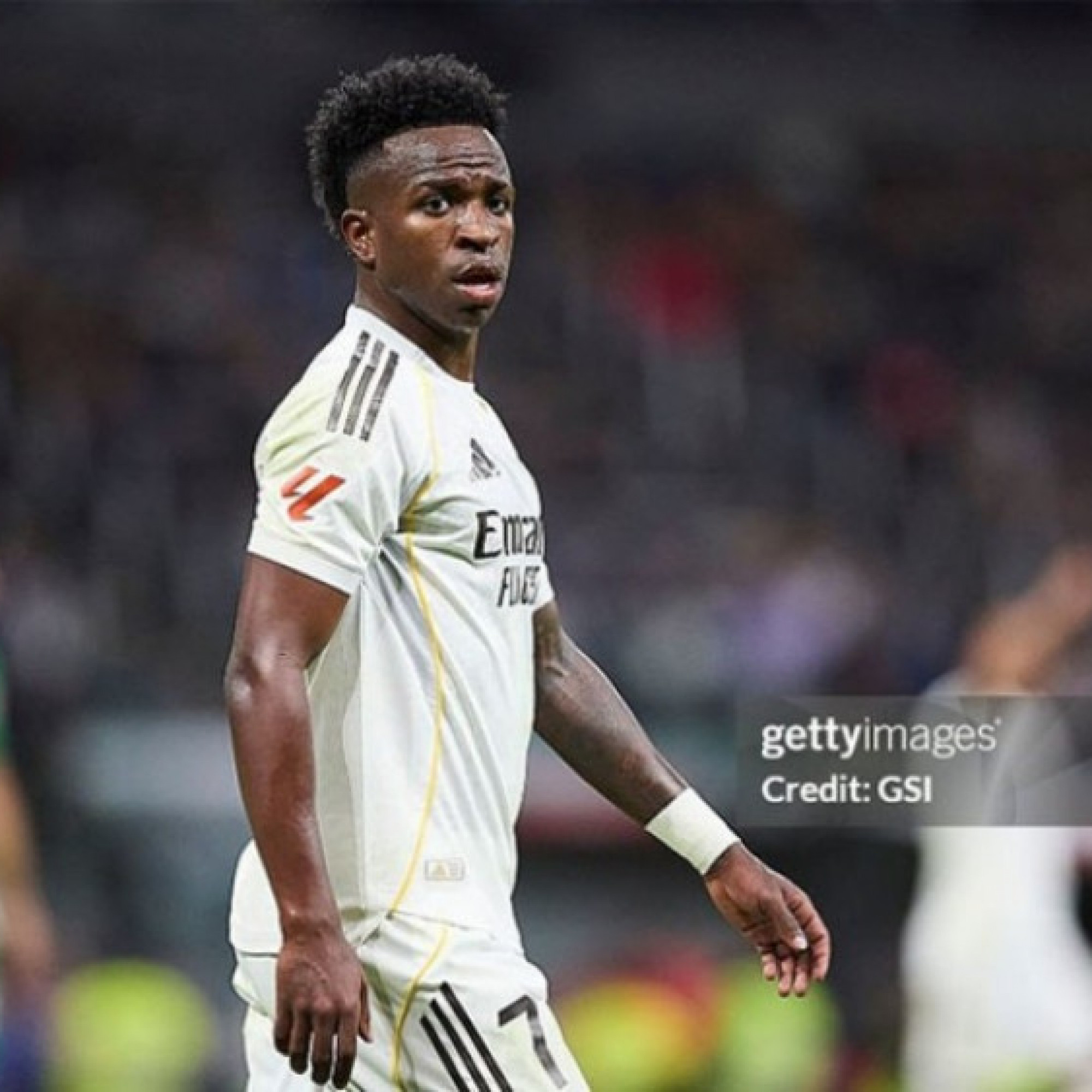  - Chelsea hỏi mua Vinicius giá 150 triệu euro, "tướng" mới được tặng quà khủng