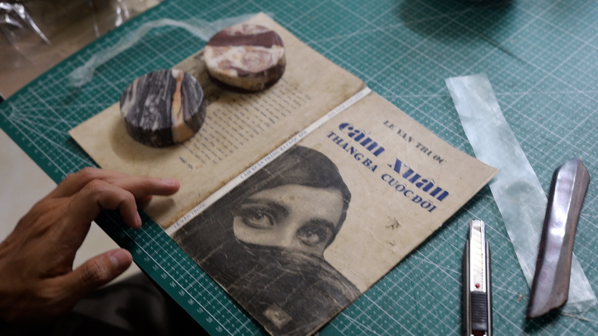 Hai thế hệ và một niềm đam mê “chữa lành” cho sách - 4