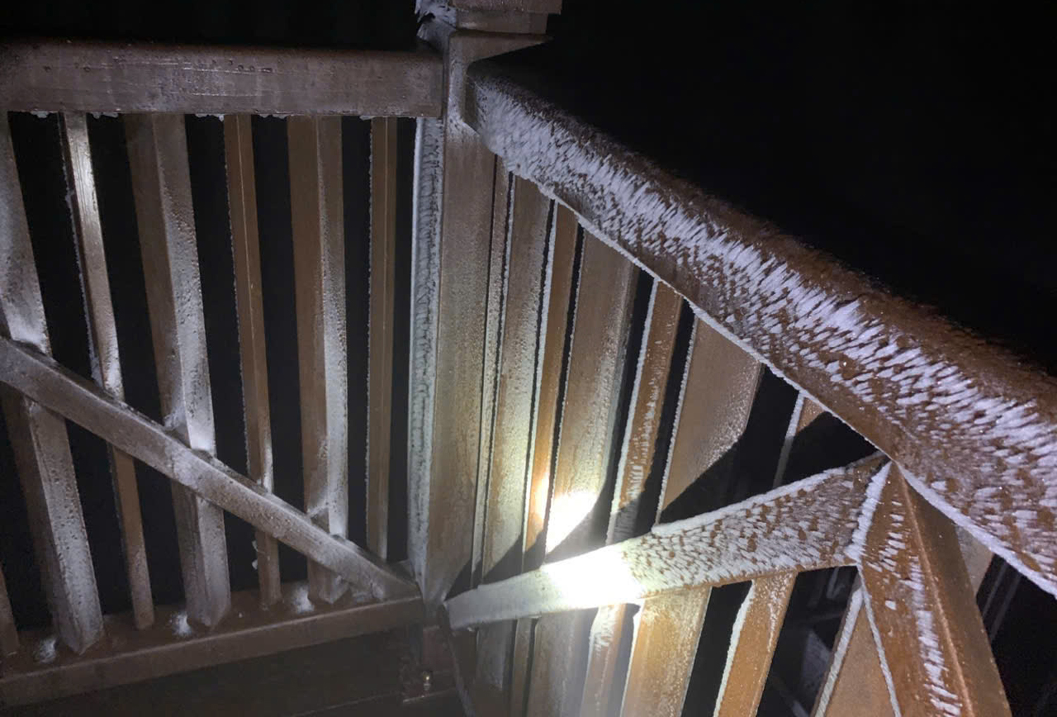 Băng giá trên đỉnh Fansipan - 5