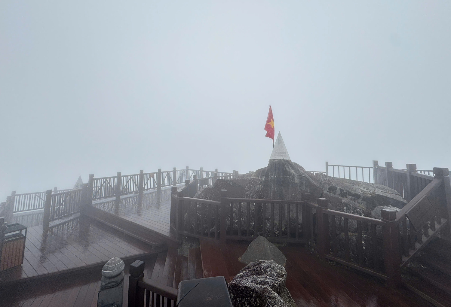 Băng giá trên đỉnh Fansipan - 10