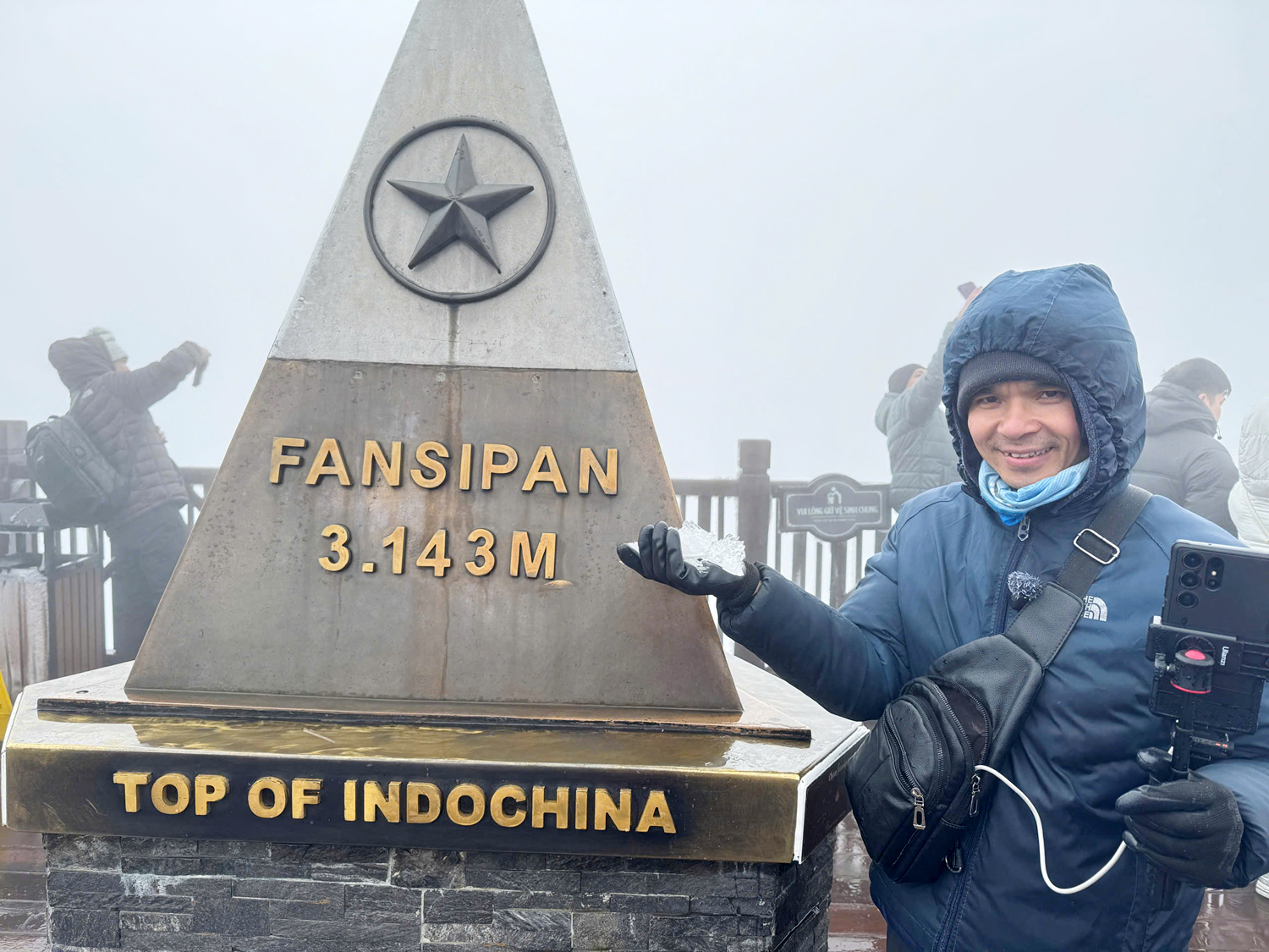 Băng giá trên đỉnh Fansipan - 12