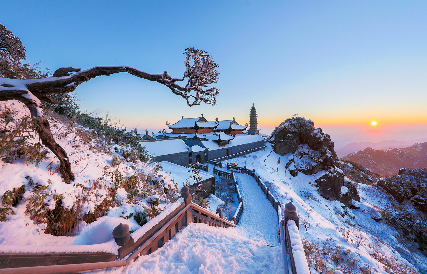 Băng giá trên đỉnh Fansipan - 13