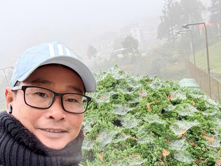 Du khách hòa mình vào cái lạnh tê tái của Sa Pa