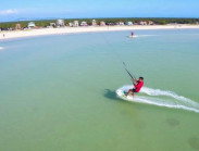 Mấy trăm người cùng đua lướt ván diều ở Khánh Hòa