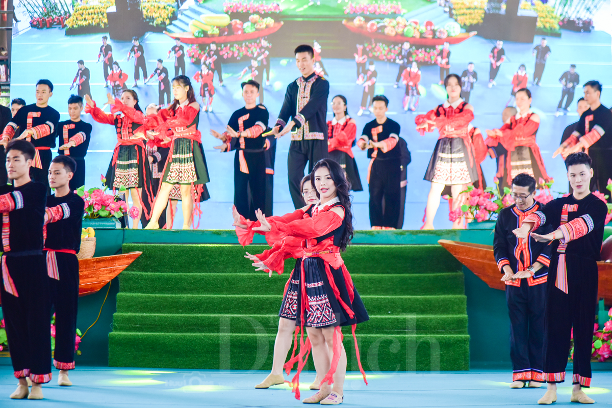 Trẩy hội ‘Nghìn nét Việt’ cùng hơn ngàn thư pháp gia quần tụ, múa bút vẽ chữ chúc mừng Xuân mới - 12