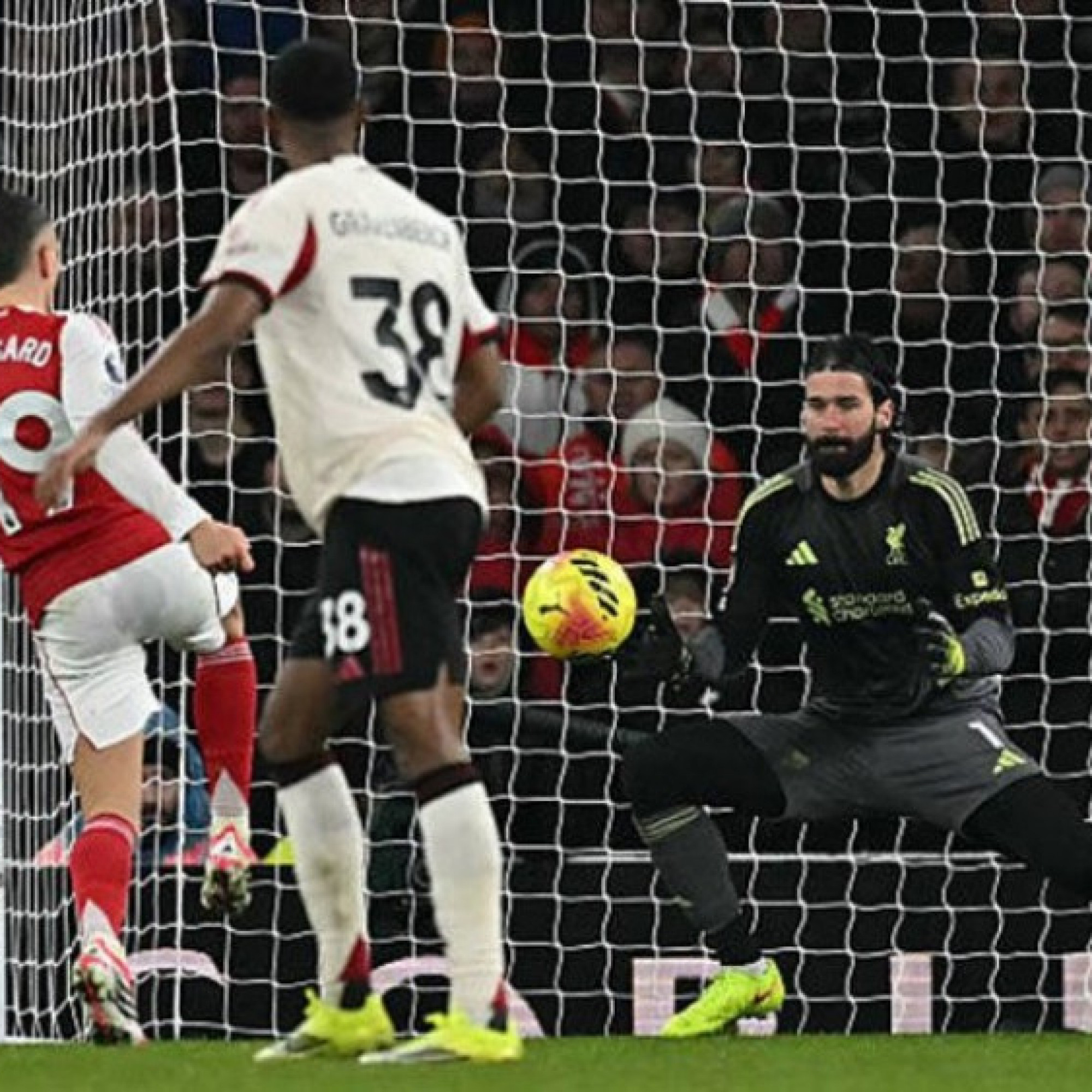  - Nóng bảng xếp hạng Ngoại hạng Anh: Arsenal lỡ cơ hội bỏ xa Man City, vẫn có thể nhờ MU