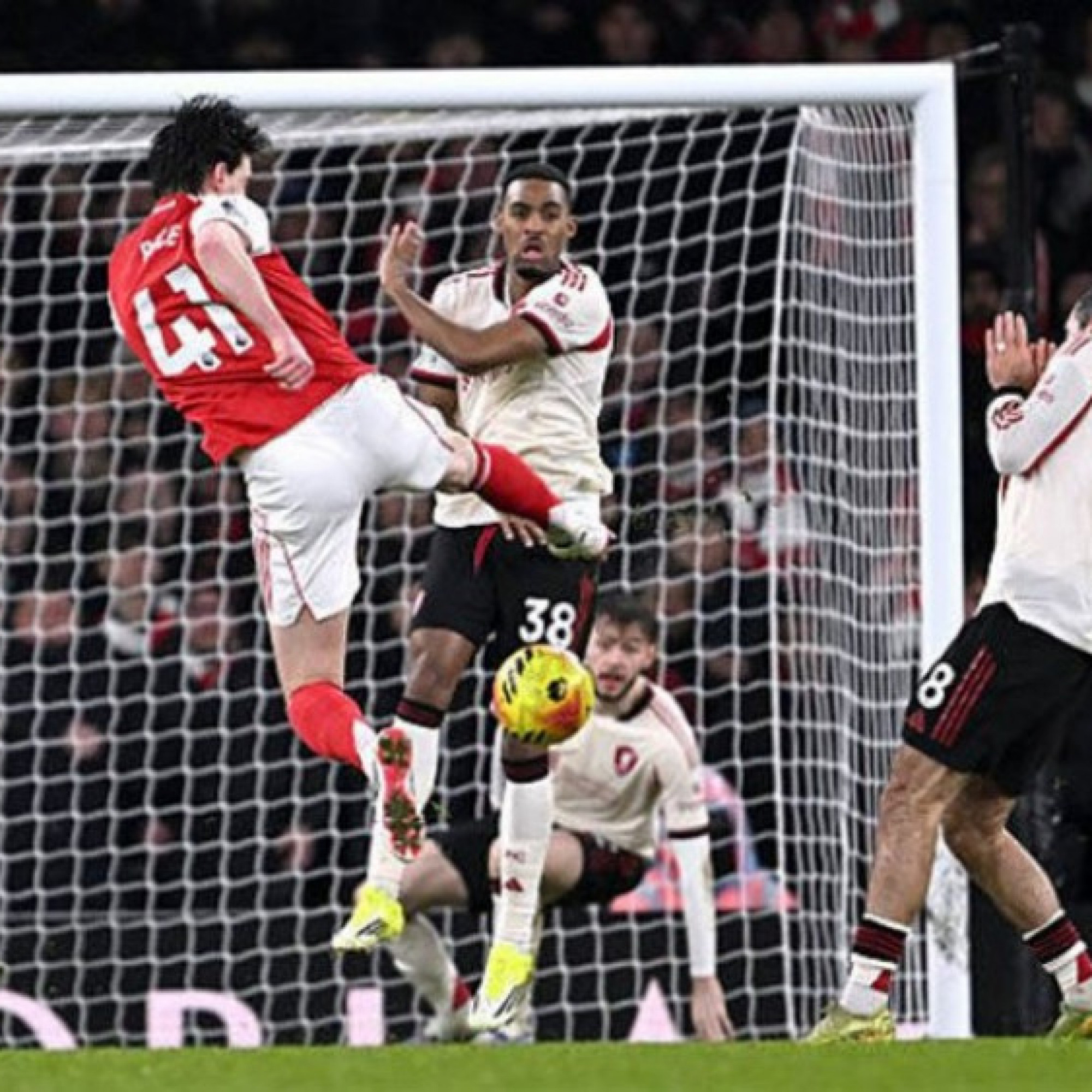  - Hàng công Arsenal vô hại trước Liverpool: Bóng ma thất bại "át vía" quá nhiều?