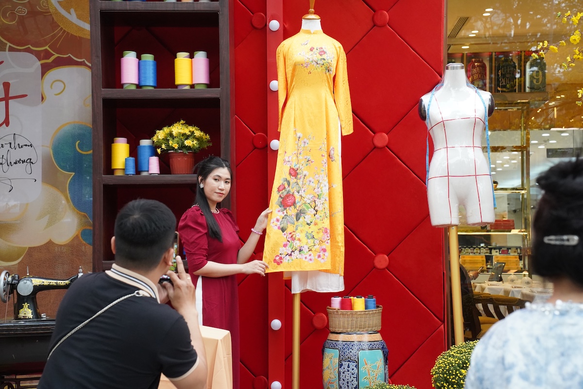 check-in khong gian tet xua giua long tp.hcm - 12