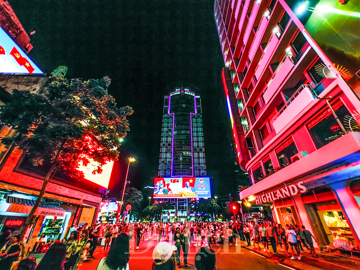 Rạng rỡ sắc thắm trên ‘Thành phố Bác’: Hành trình văn hóa chào mừng ngày hội lớn của non sông - 4