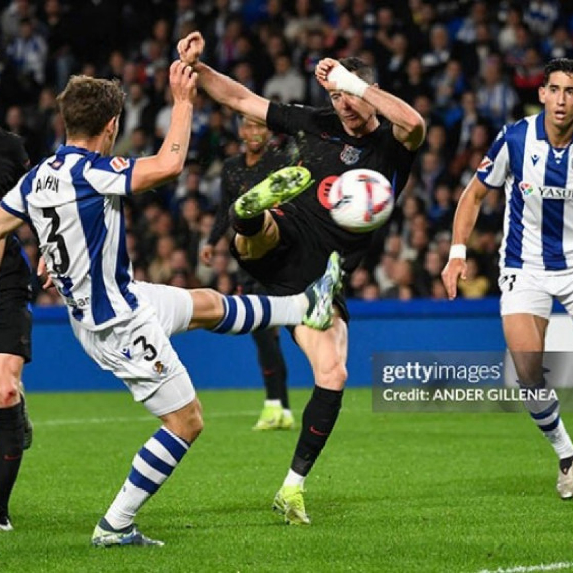  - Bình nhanh sau trận Siêu kinh điển: Alonso đấu trí Flick, siêu sao đại chiến