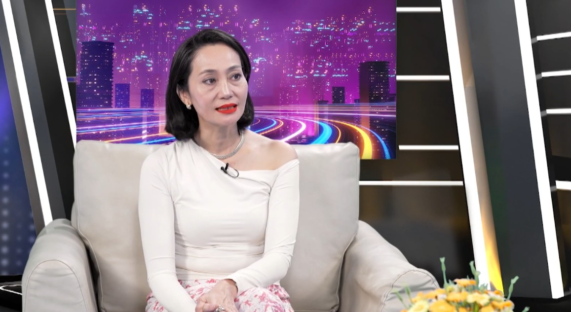 NSƯT Hạnh Thúy thừa nhận từng có suy nghĩ chọn ngày giờ sinh tốt nhất cho con nhưng bác sĩ phản đối - 1