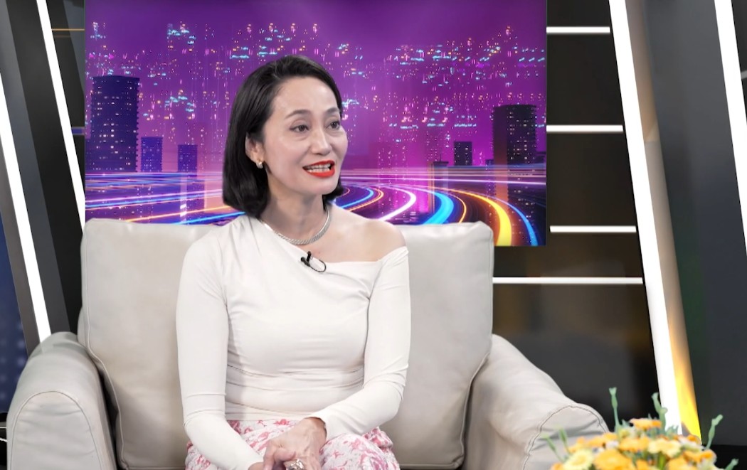 NSƯT Hạnh Thúy thừa nhận từng có suy nghĩ chọn ngày giờ sinh tốt nhất cho con nhưng bác sĩ phản đối - 4