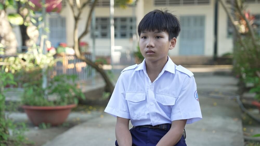 Bạch Công Khanh và Phương Anh lăn xả hết mình, ướt sũng người vì thực hiện thử thách để giúp đỡ hoàn cảnh khó khăn - 1