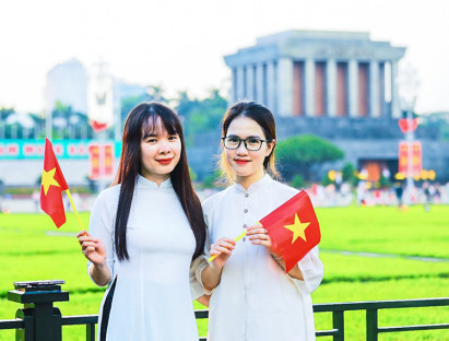  - Rạng rỡ sắc thắm trên ‘Thành phố Bác’: Hành trình văn hóa chào mừng ngày hội lớn của non sông