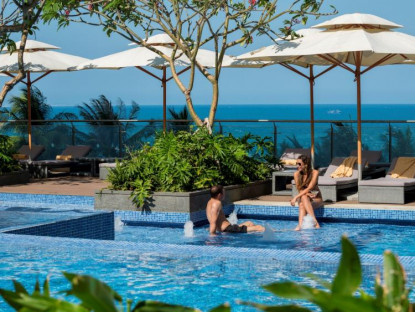 Ở đâu - Đón Tết an yên giữa lòng phố biển Nha Trang