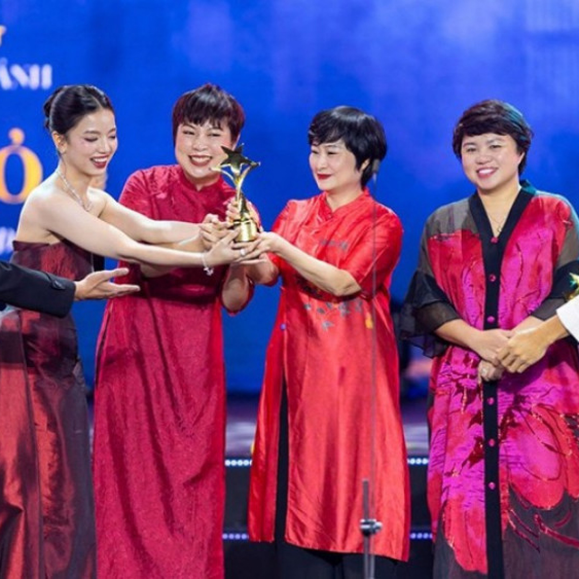  - Ngôi Sao Xanh 2025: 33 chiếc cúp vàng vinh danh xứng tầm cho những cống hiến nghệ thuật