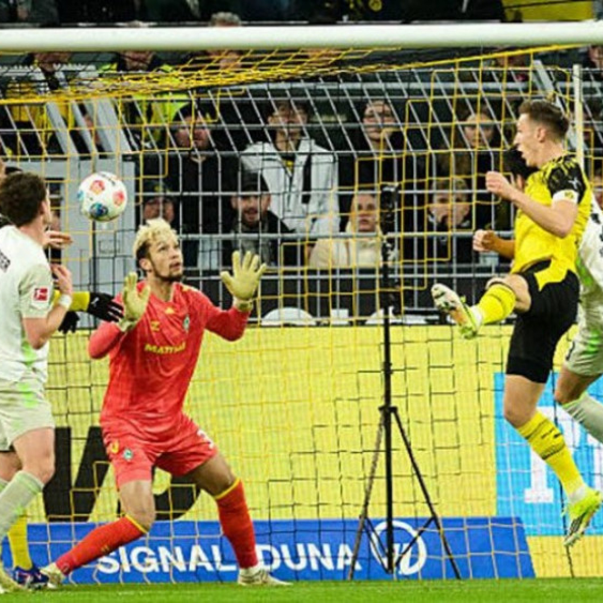  - Kết quả bóng đá Dortmund - Werder Bremen: Bước ngoặt phạt góc (Bundesliga)