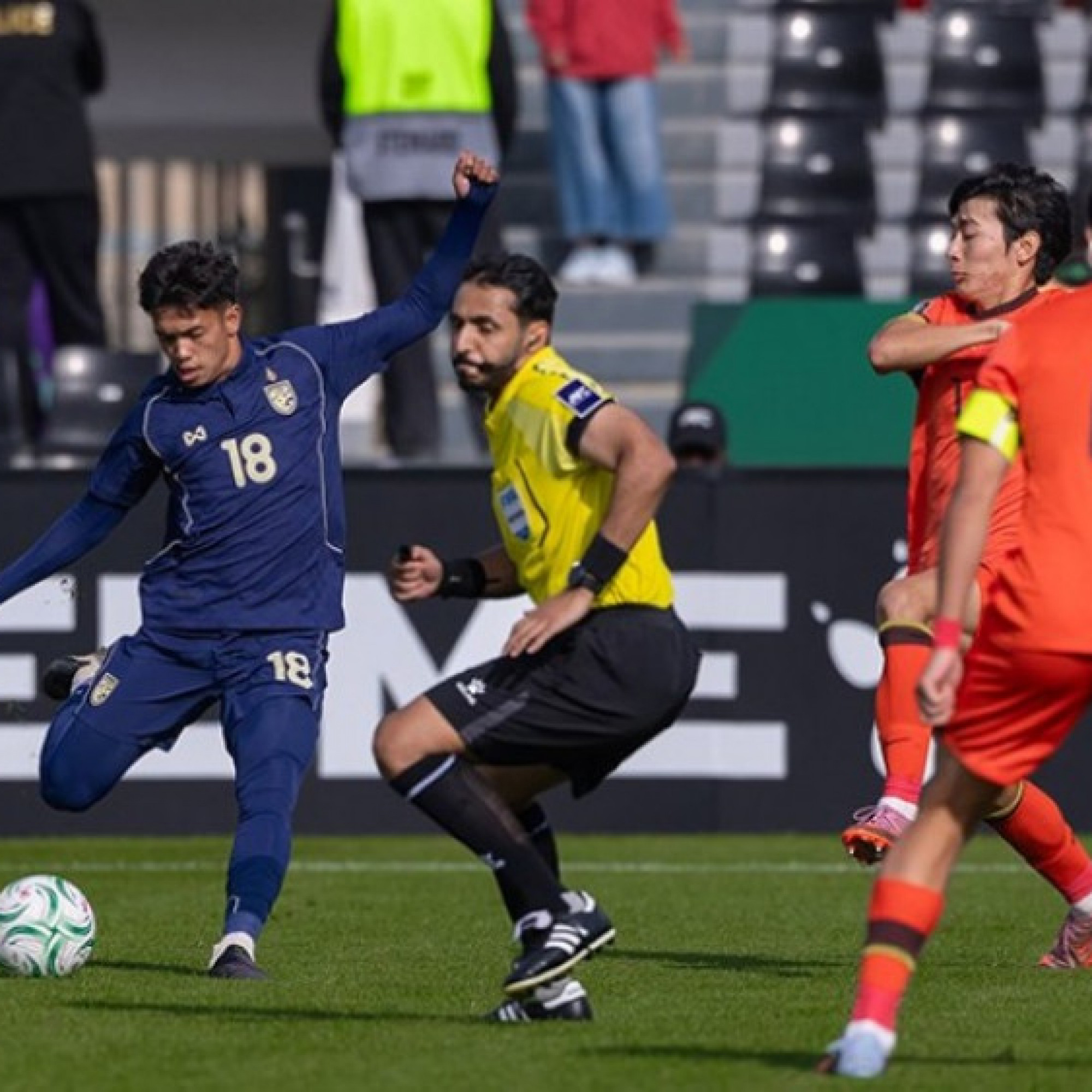  - Tình huống hot trận U23 Thái Lan - U23 Trung Quốc: "Người nhện" phản xạ xuất thần