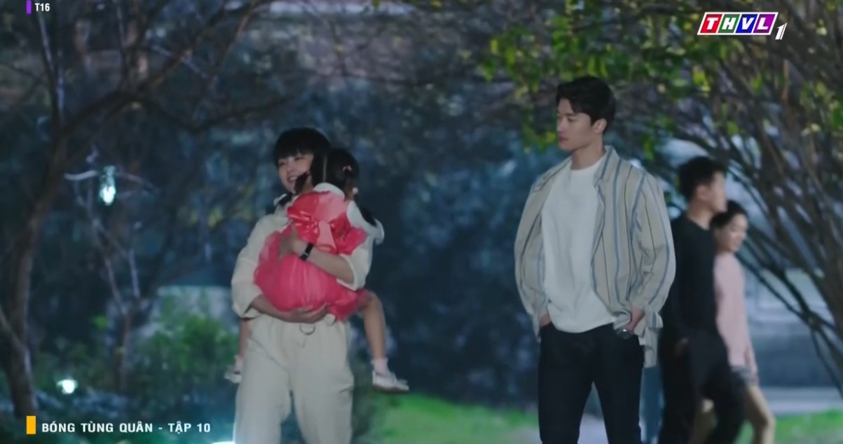 Phim “Bóng tùng quân”: Ngụy Lam và Lăng Thính tranh nhau chiếm lấy tình cảm của Hồng Tinh Tinh - 3