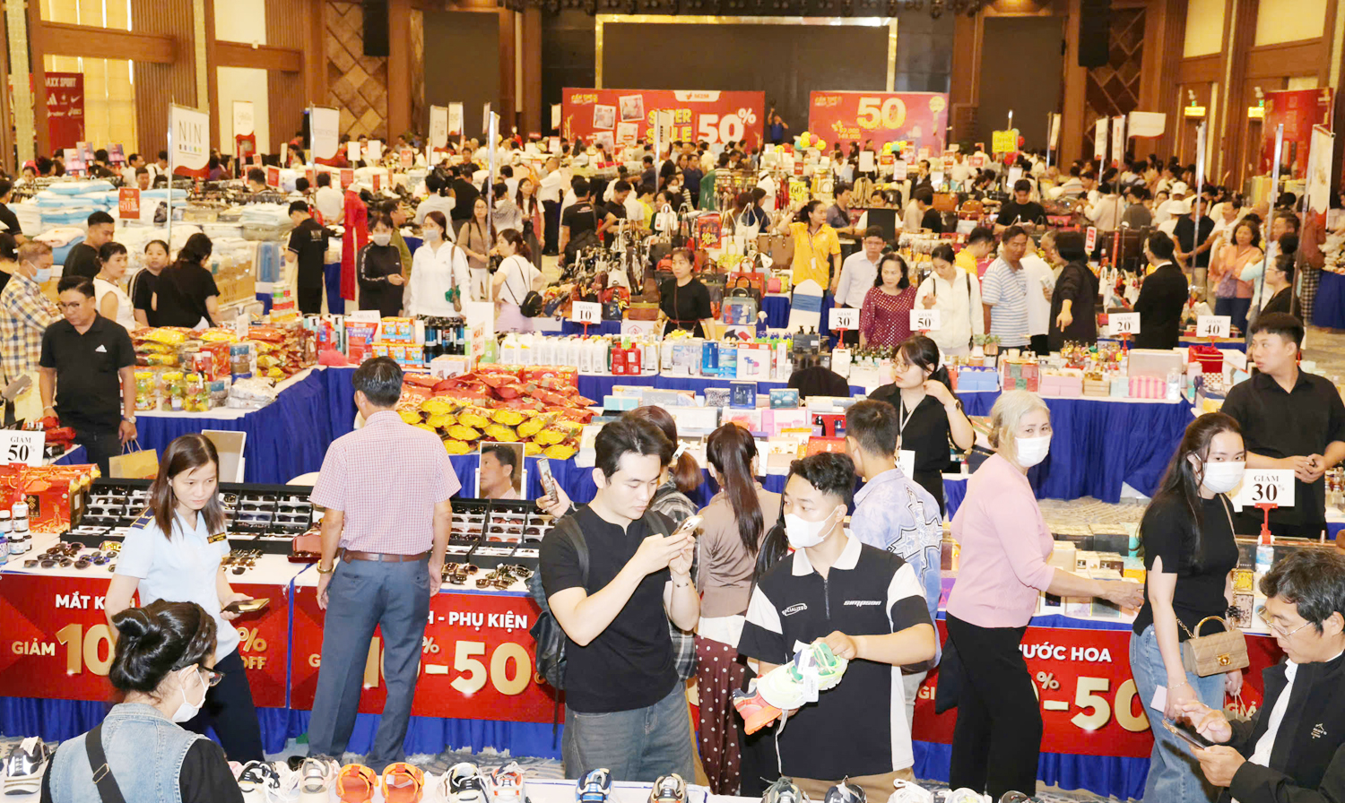 Cần Thơ Mega Sale 2026 hút du khách săn hàng hiệu khuyến mại - 2
