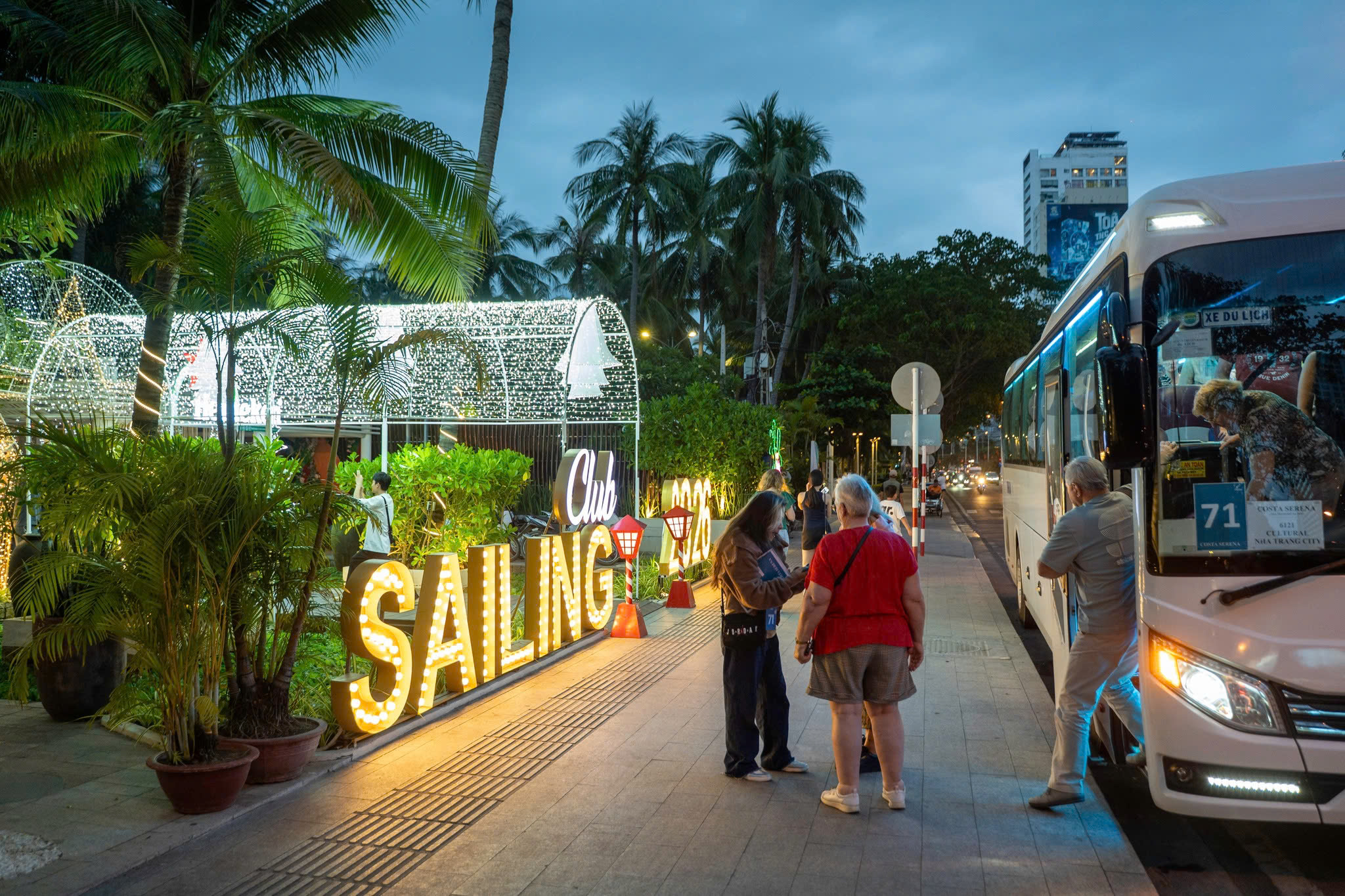 Một đêm ở Sailing Club Nha Trang, nghĩ về kinh tế đêm - 1