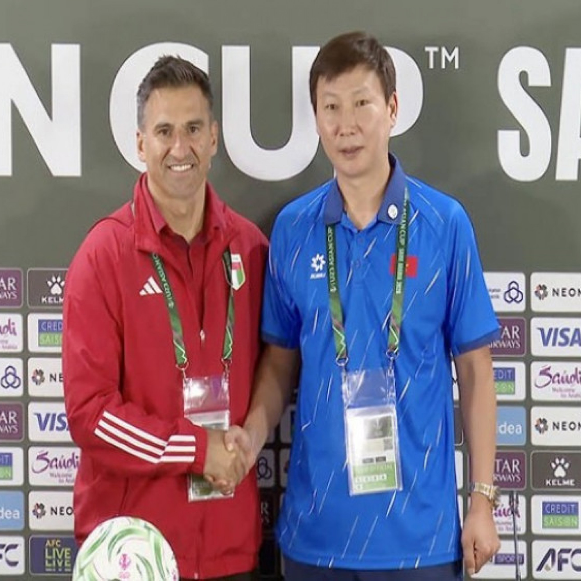  - Trực tiếp họp báo U23 Việt Nam đấu U23 UAE: HLV Kim Sang Sik chia sẻ về chấn thương Đình Bắc