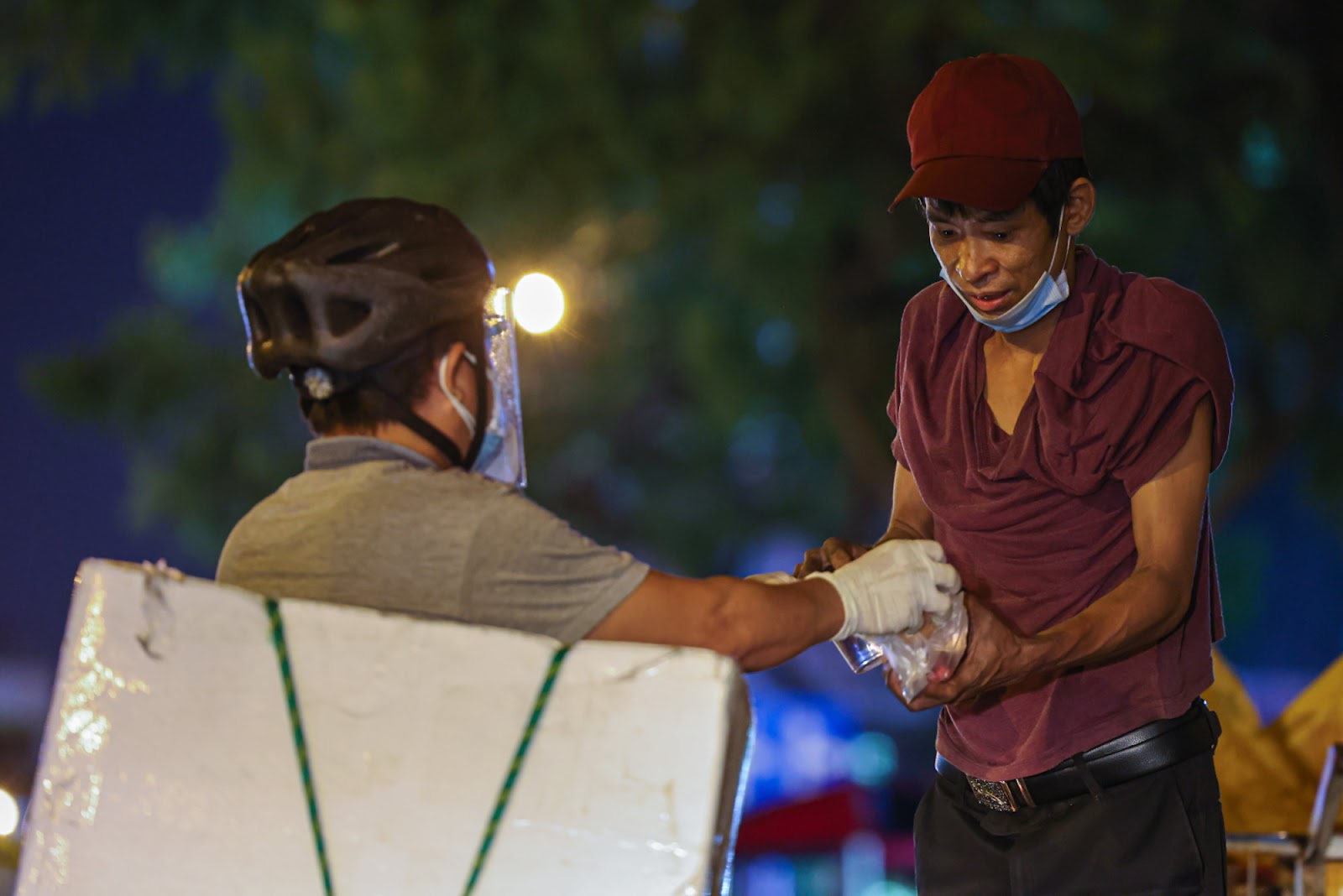 Bánh mì Sài Gòn 0 đồng mùa dịch, trả phí bằng nụ cười - 7