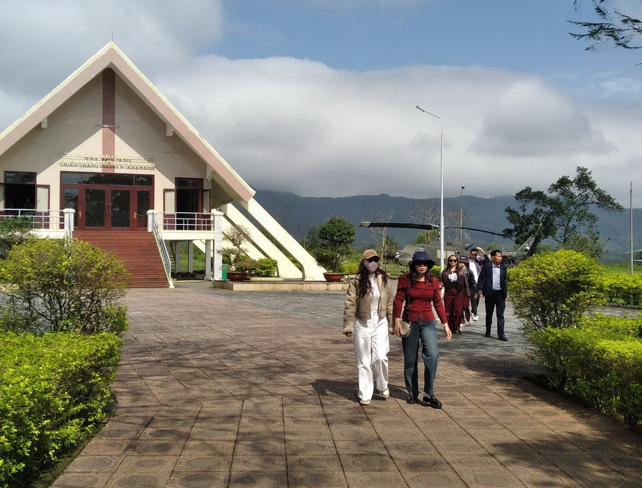 Sân bay Tà Cơn: Nơi ký ức chiến tranh còn đọng lại - 3