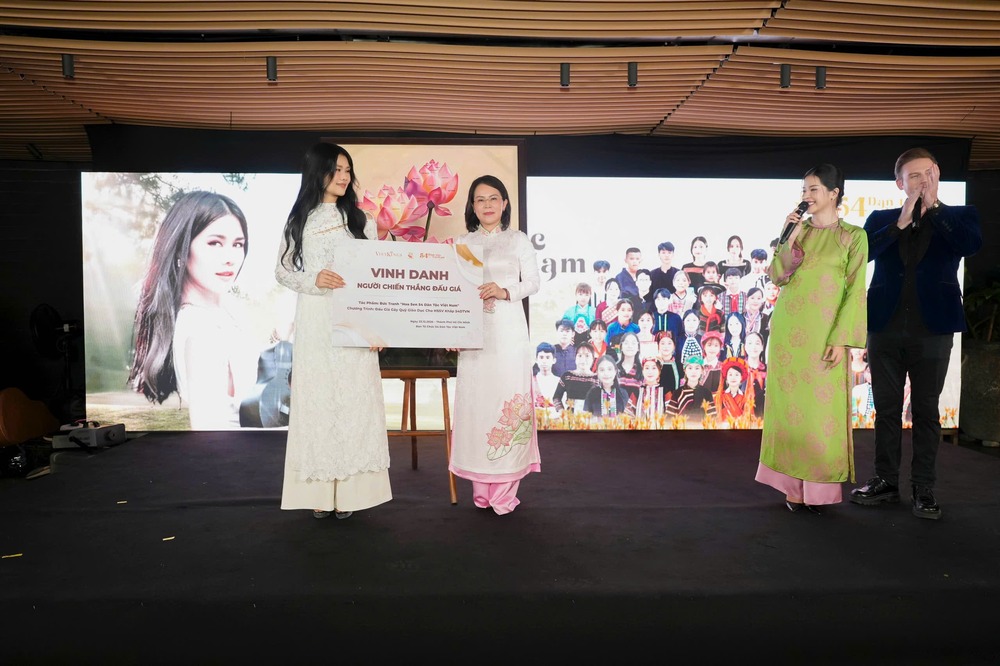 MC Thu Nga ghi dấu ấn tại gala tổng kết dự án “54 Dân Tộc Việt Nam” - 2