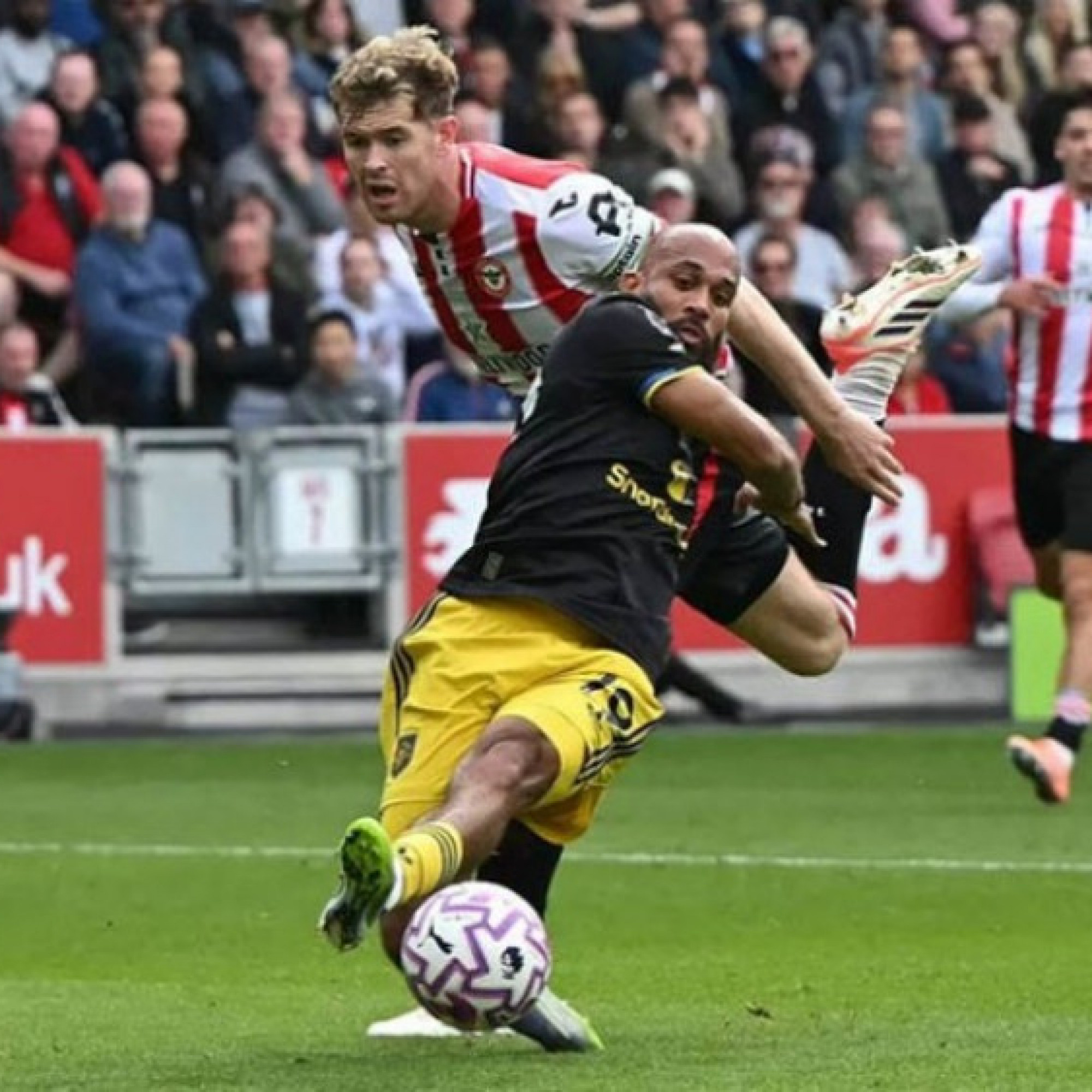  - Thống kê sốc Ngoại hạng Anh: VAR sai sót 13 lần, MU bị xử ép nhiều nhất Big 6