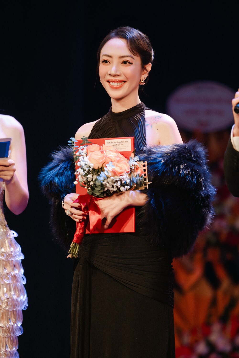 Thu Trang nói gì khi nhận giải Cánh diều vàng 2025? - 2