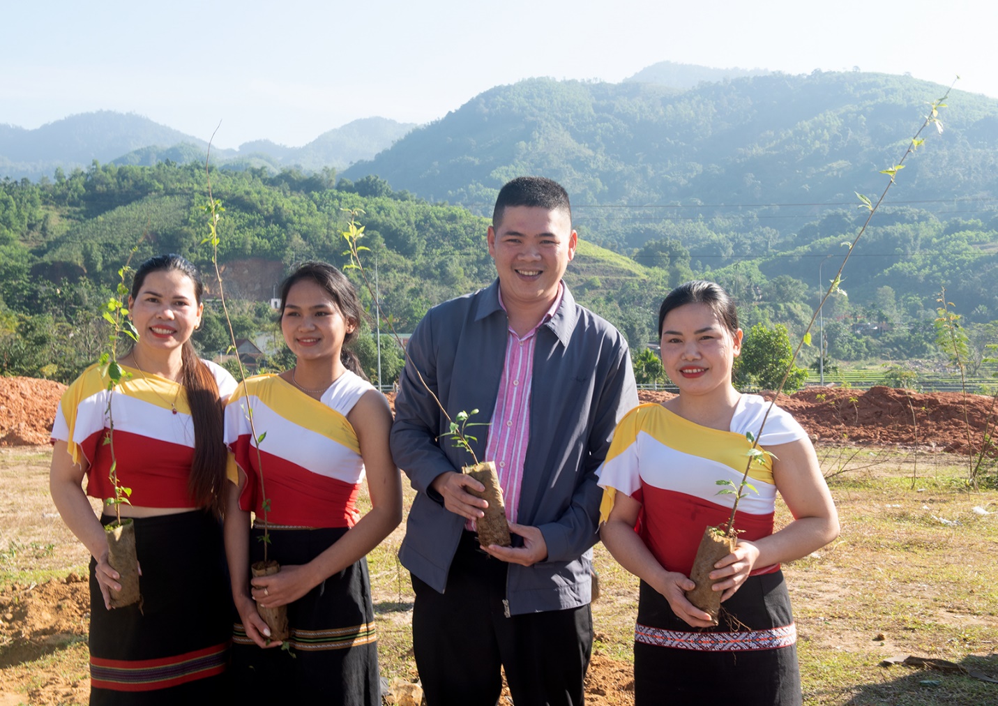 son tay thuong trong hon 1.000 cay mai anh dao tao diem den du lich xanh - 10