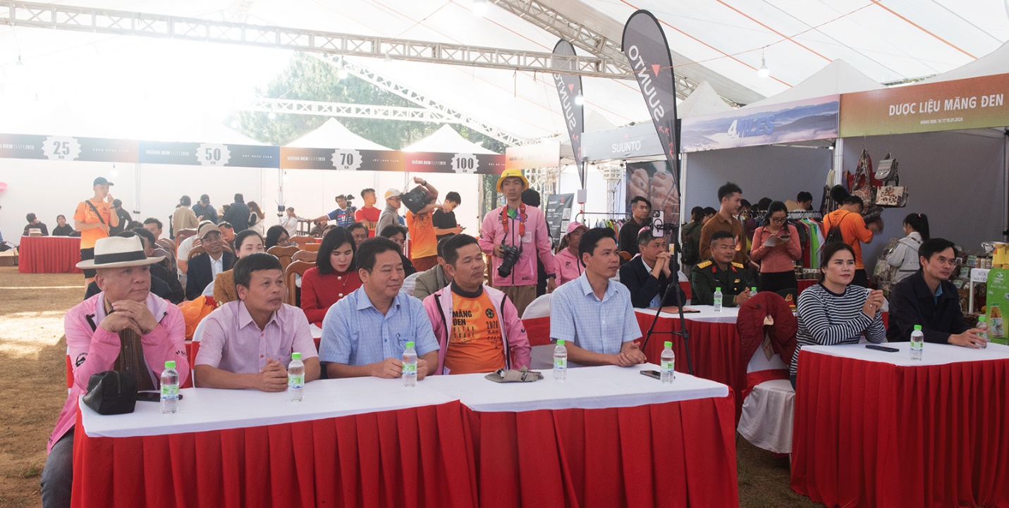 800 van dong vien tham gia giai chay dia hinh mang den ultra trail 2026 - 2